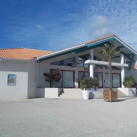 Village 4 Etoiles Aux Charmettes Campsite Les Mathes