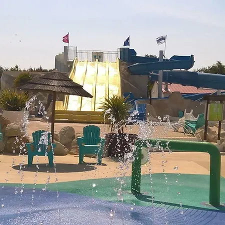 Campsite Village 4 Etoiles Aux Charmettes Les Mathes