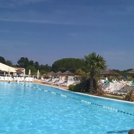 Campsite Village 4 Etoiles Aux Charmettes *