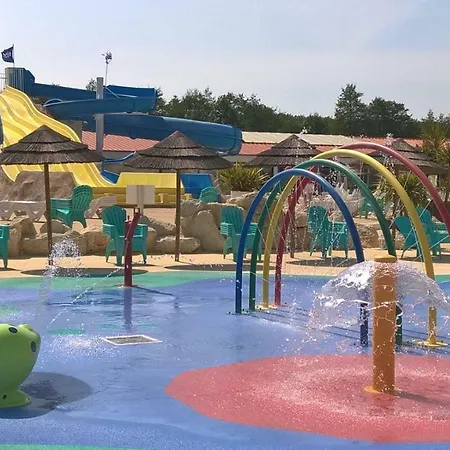 Village 4 Etoiles Aux Charmettes Campsite *