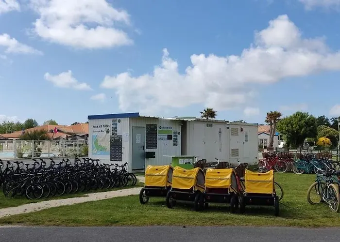 Village 4 Etoiles Aux Charmettes Campingplads