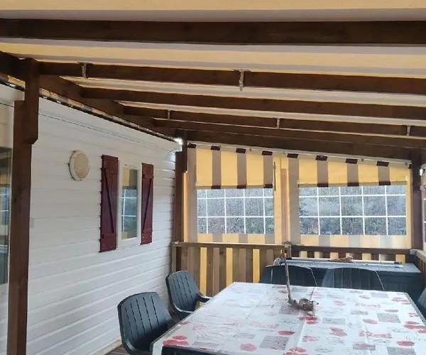 Village 4 Etoiles Aux Charmettes Campingplads