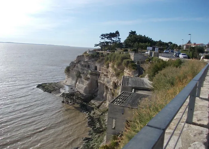 Campingplads Village 4 Etoiles Aux Charmettes *